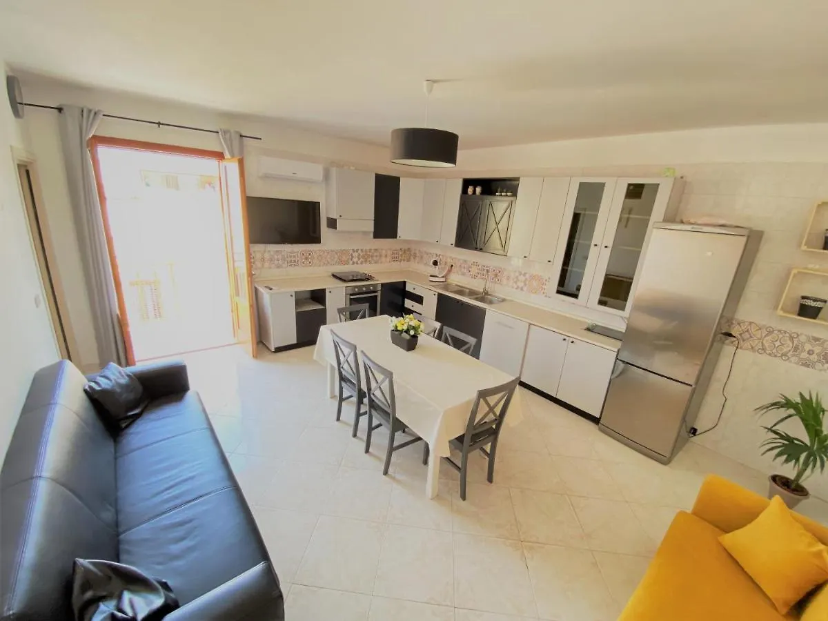 Appartamento Made In Sicilia -In Centro, Aria Condizionata E No Ztl- City Centre, Aircon And No Ltz Castellammare del Golfo
